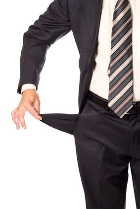 Symboliczne przedstawienie pustej kieszeni jako skutku złej pożyczki dla zadłużonych